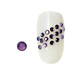 Ametistinväriset Swarovski-kristallistrassit. Tuo kynsillesi kuninkaallista ja säkenöivää loistoa. 20 kpl (1