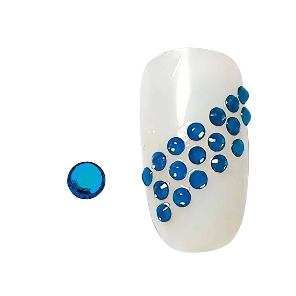 Koe Välimeren lumo kynsilläsi! Nämä 20 Capri Blue Swarovski-kristallistrassia (SS5 / 1