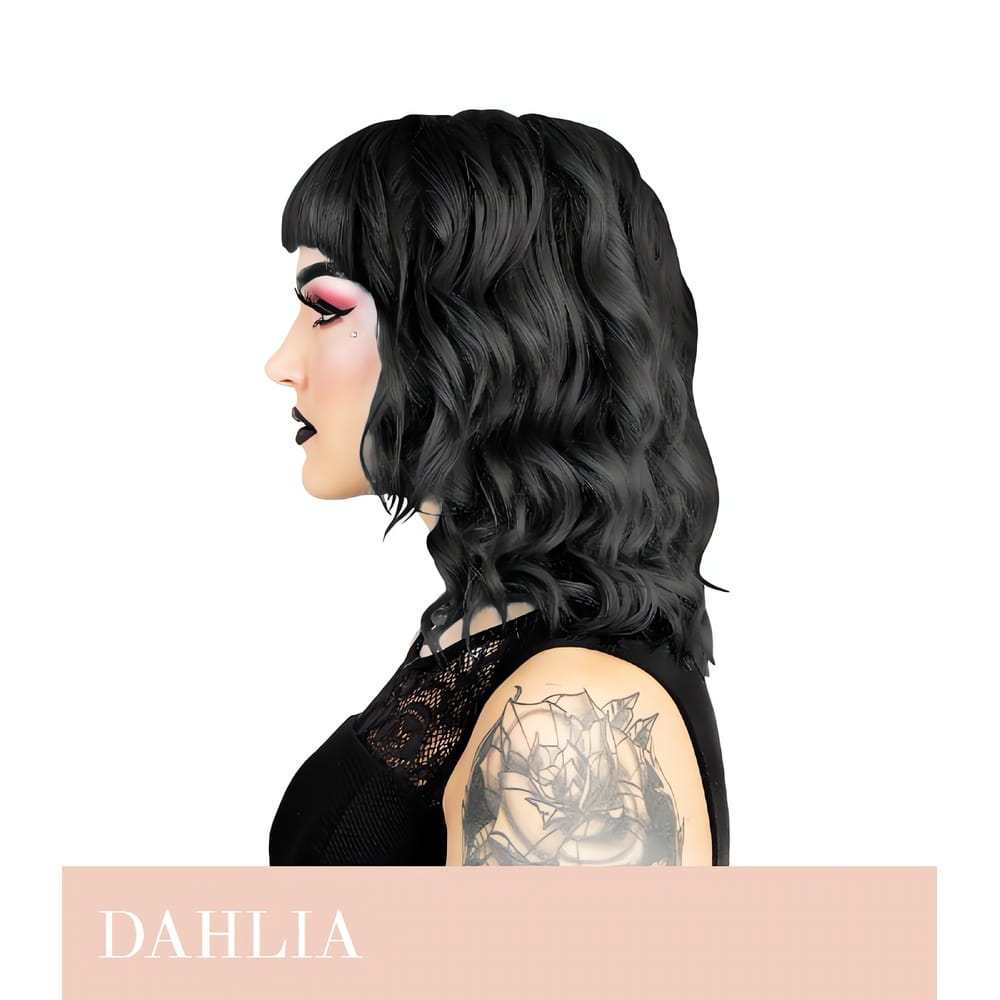 Syvä ja mystinen musta suoraväri. Hoitava