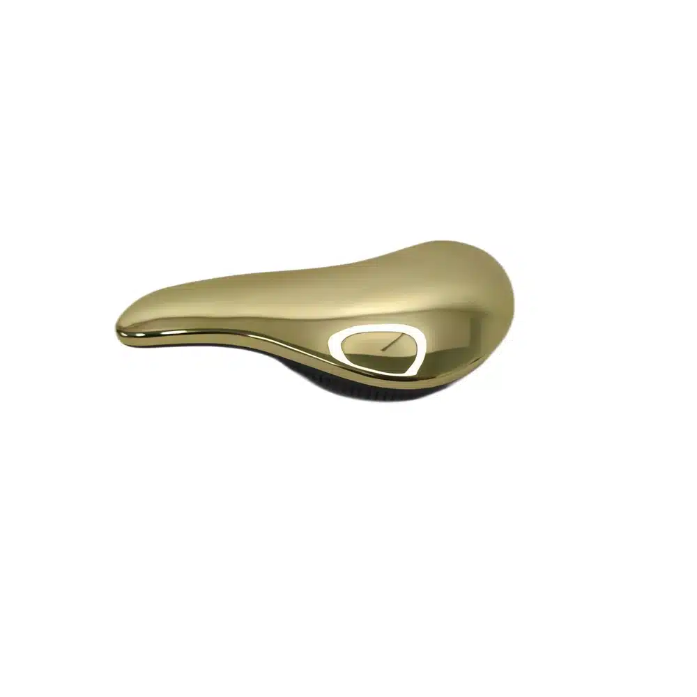 Selvittää hiukset vaivattomasti ilman repimistä. Päänahkaa myötäilevä harjaspää vähentää hiusten mekaanista rasitusta ja tekee kampaamisesta miellyttävää.