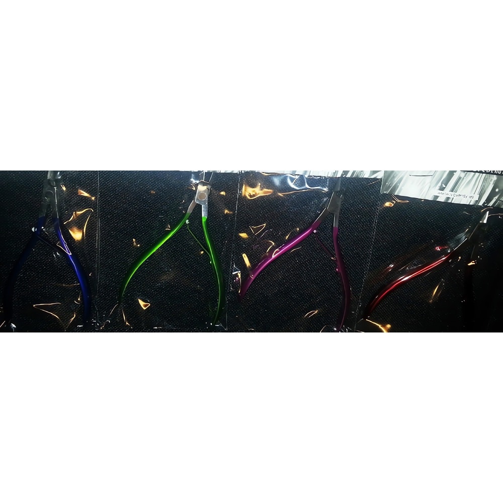 Ammattimaiset kynsinauhaleikkurit erittäin tarkalla 6mm terällä. Suunniteltu siistiin ja kivuttomaan kynsinauhojen poistoon. Kestävää