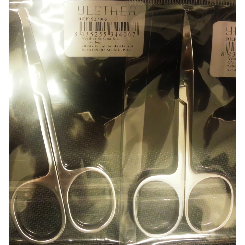 Laadukkaat ruostumattomat kynsisakset terävällä kärjellä. Takaavat tarkan