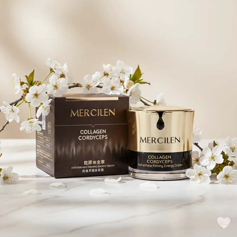 Mercilen kiinteyttävä kasvovoide ylellisessä mustakultaisessa purkissa ja voiteen tummanruskea teksturoitu myyntipakkaus.