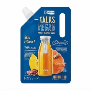 Sininen korkillinen taskupakkaus MISSHA Talks Vegan Pocket Sleeping Mask Skin Fitness -yönaamiolle. Pakkauksen keskellä on kuva oranssista mehu-uutepullosta, kokonaisesta ja halkaistusta kurpitsasta sekä punaisista pavuista, ja yläosassa näkyy valkoinen EVE VEGAN -sertifikaattilogo.
