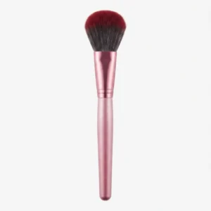 Pystysuorassa aseteltu Paston Makeup Professional -poskipunasivellin valkoisella taustalla. Siveltimessä on satiininhohtoinen vaaleanpunainen varsi, metallinhohtoinen pinkki holkki ja pehmeä harjasosa, jonka kärjet ovat sähäkän pinkit.
