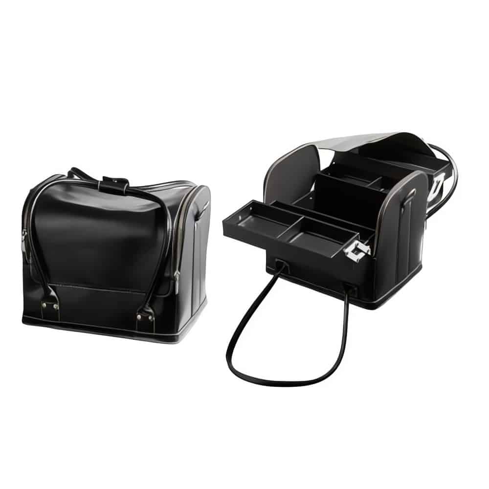 Löydä täydellinen järjestys tällä tyylikkäällä ja tilavalla Peggy Sage -meikkilaukulla! Kaksiosainen rakenne pitää kaiken järjestyksessä ja helposti saatavilla.