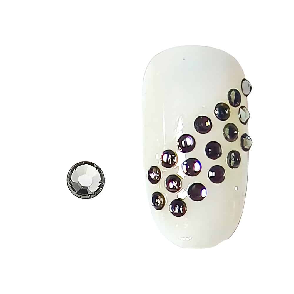 Ylelliset Black Diamond -kynsistrassit aidoilla SWAROVSKI ELEMENTS -kristalleilla. Luo kynsiisi hienostunutta ja säkenöivää glamouria. 100 kpl (1