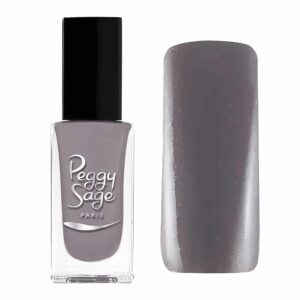 Kimalteleva Splendid Grey 077 antaa kynsillesi eleganttia säihkettä jopa 6 päiväksi. Helppo levittää