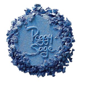 Käännä katseet Peggy Sage Blue Pop -luomivärillä. Sähköisen sininen sävy ja runsas pigmentti tuovat silmämeikkiin upeaa energiaa ja asennetta.