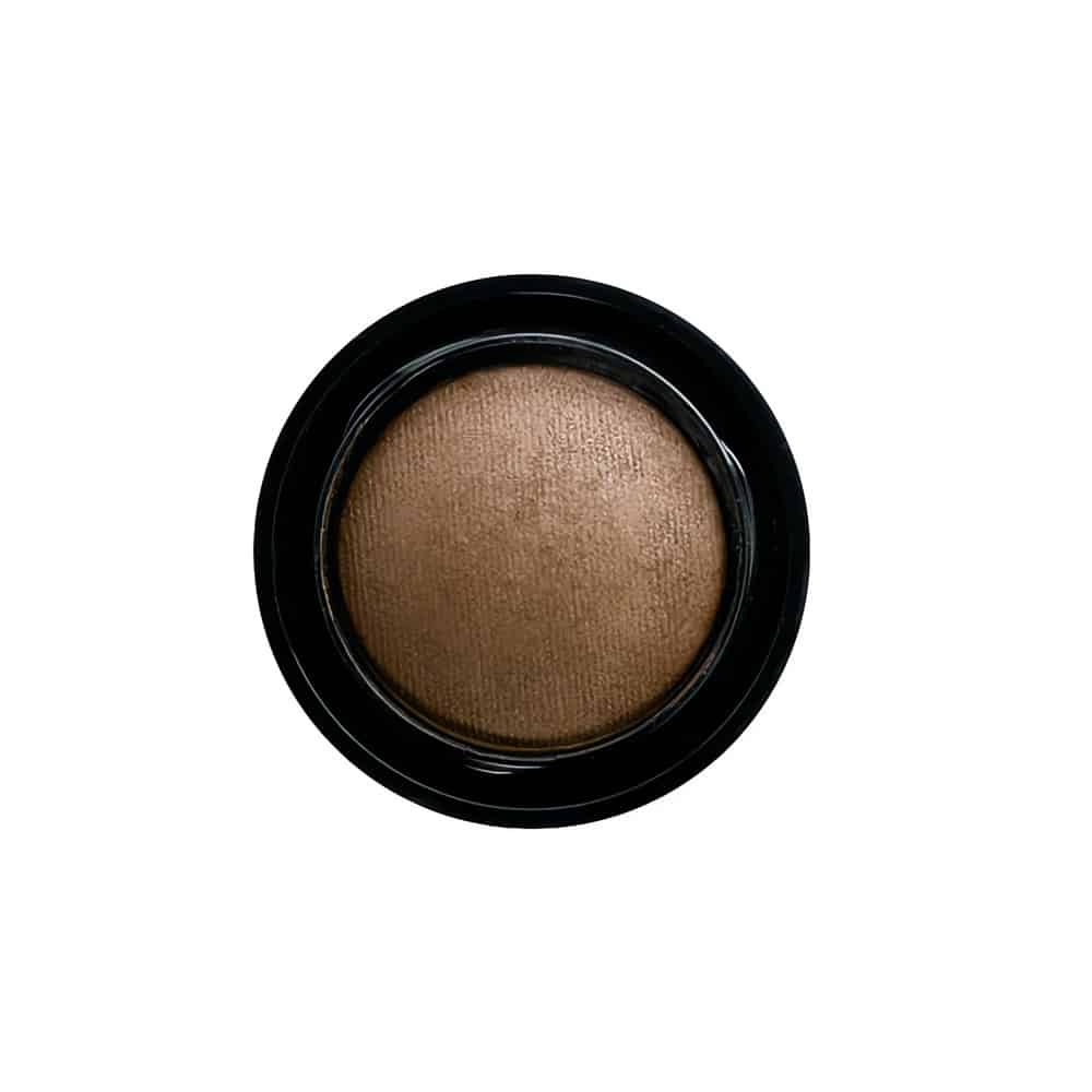 Luo upea katse Peggy Sage Brun des Indes -luomivärillä. Paistettu koostumus takaa lämpimän ruskean sävyn ja kestävyyden jopa rasvaisella iholla.