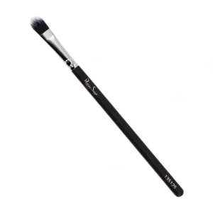Ammattimainen Peggy Sage 10mm peiteainesivellin tummille silmänalusille. Sen litteä