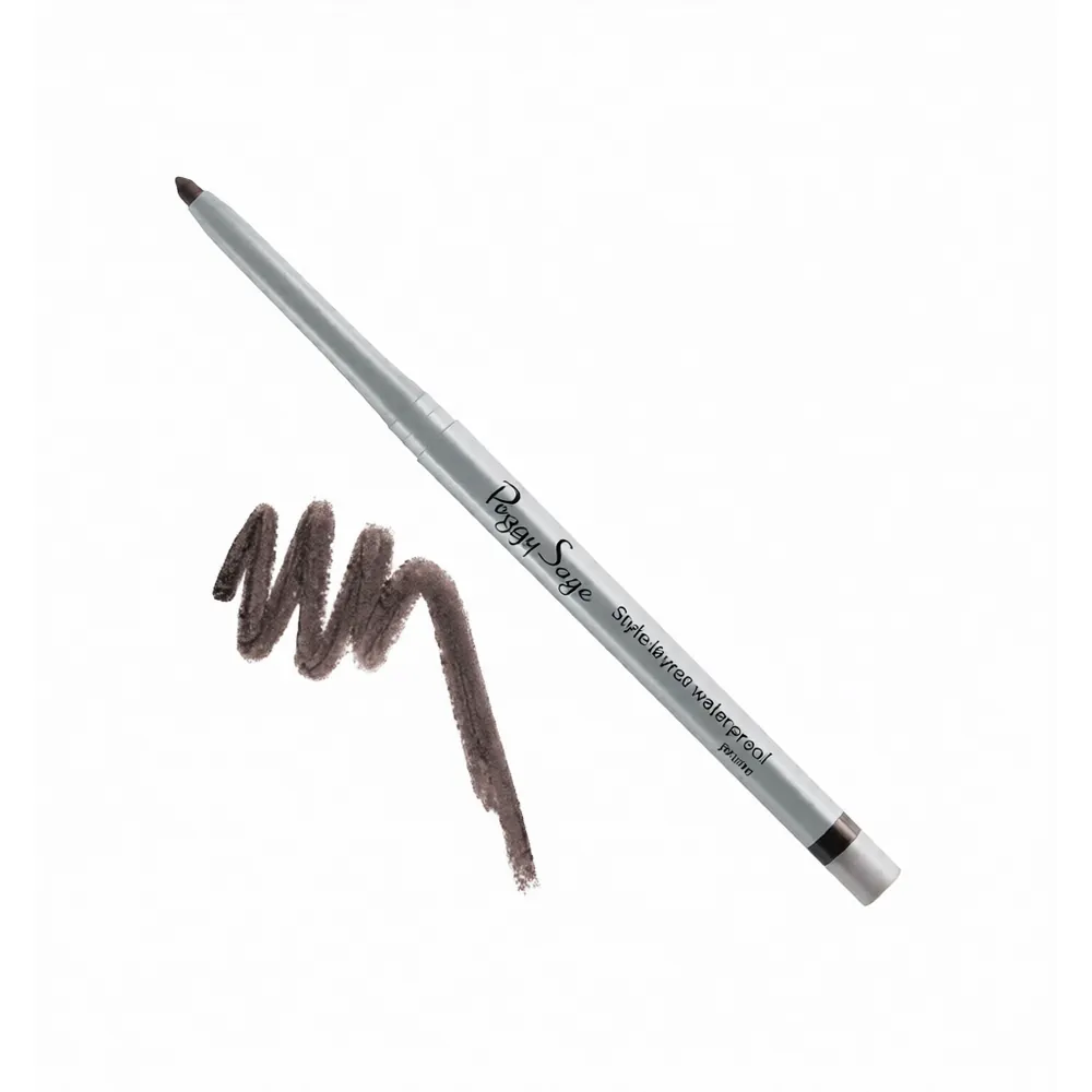 Hopeanvärinen vedenkestävä Peggy Sage Stylo lèvres waterproof -huultenrajauskynä ja sen viereen piirretty syvän luumuinen Prune-värimalli valkoista taustaa vasten.