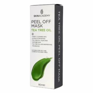 Skin Academy Tea Tree Oil Peel Off Mask 80 ml -kasvonaamion pahvipakkaus kuvattuna vinottain valkoisella taustalla. Valkoisessa etuosassa on raikkaan vihreä voidemainen sivelykuvio ja tuotteen ominaisuudet, tummanharmaassa sivussa valkoinen pystyteksti TEA TREE OIL PEEL OFF MASK.