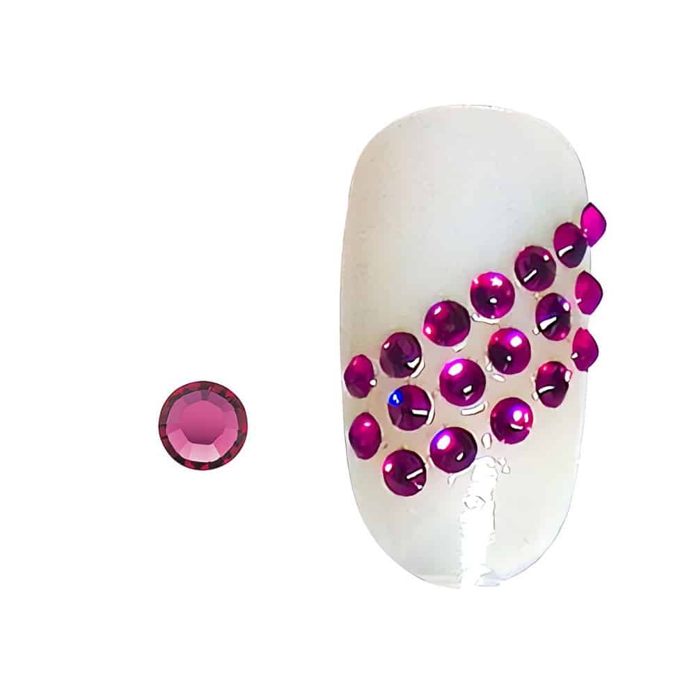 Lisää manikyyriisi ajatonta eleganssia ja timanttista loistoa! Nämä kristallin kirkkaat Swarovski SS5 -kynsistrassit (1.90 mm) tuovat kynsiisi vertaansa vailla