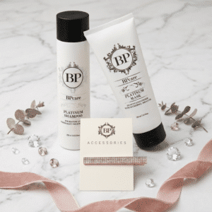 BPcare Platinum Shampoo ja Platinum Mask -tuotepakkaukset sekä strassikoristeinen hiusklipsi marmorialustalla vaaleanpunaisen silkkisomisteen ja koristekivien ympäröimänä.