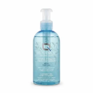 Biotaniqe Gentle Foaming Face Cleanser -kasvojenpuhdistusvaahto vaaleansinisessä läpinäkyvässä pumppupullossa valkoisella taustalla.