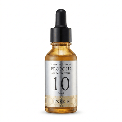 Ruskean sävyinen lasinen It’s Skin Power 10 Formula Propolis -seerumipullo mustalla pipetillä. Pullon etiketissä on hopeinen yläosa ja kultainen kenno-kuvioitu alaosa valkoisella taustalla.