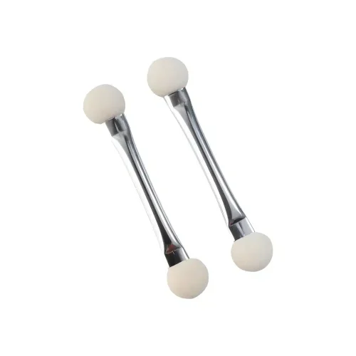 Peggy Sage Double Foam Applicator on kaksipäinen luomiväriapplikaattori. 6