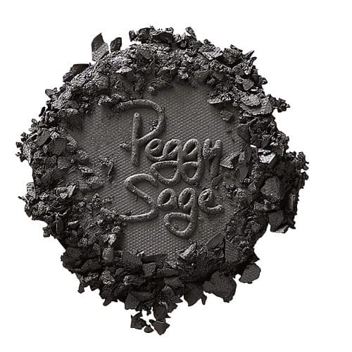 Luo intensiivinen katse Peggy Sage Lumière Noir -luomivärillä. Syvä musta sävy ja hienostunut hohde tekevät iltameikistäsi täydellisen.