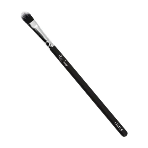 Ammattimainen Peggy Sage 10mm peiteainesivellin tummille silmänalusille. Sen litteä